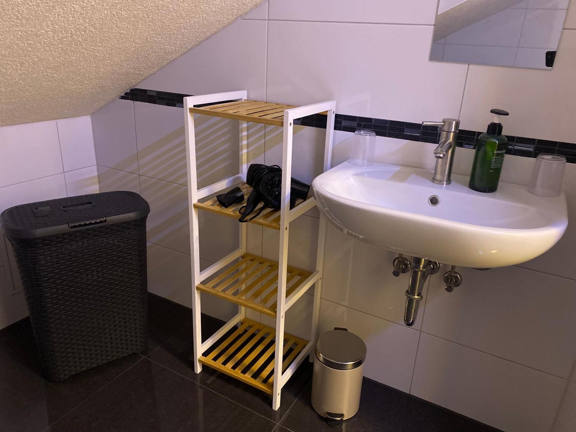 Deluxe Business Suite Mit Netflix Premium & Parkplatz, Zentral Zu Audi & Schwarz Gruppe With 2 Bedrooms バート・フリードリヒスハル エクステリア 写真